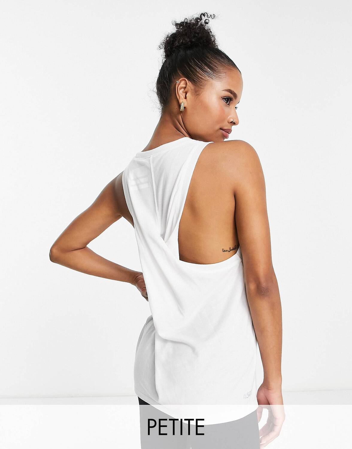 

Жилет для йоги ASOS 4505 Petite с закручивающейся спиной