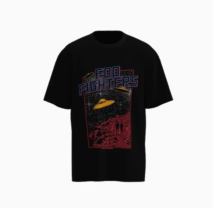 

Футболка Bershka Foo Fighters Print Boxy Fit Short Sleeve, чёрный