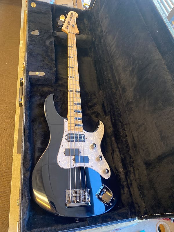 

Новый 2021 Yamaha Billy Sheehan Signature Attitude 3 Bass Black