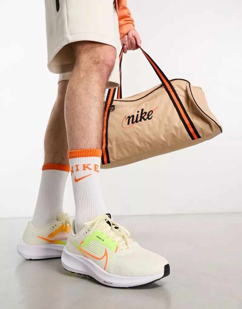 

Бело-вольтовые кроссовки Nike Air Zoom Pegasus 40