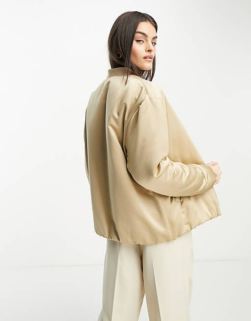 

Бежевый дутый бомбер River Island