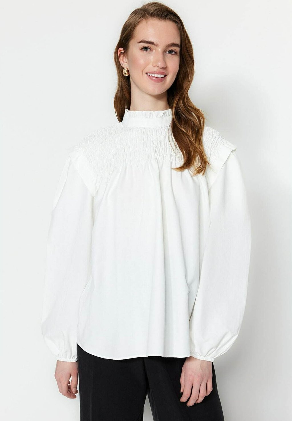 

Блузка Trendyol Modest, кремовый