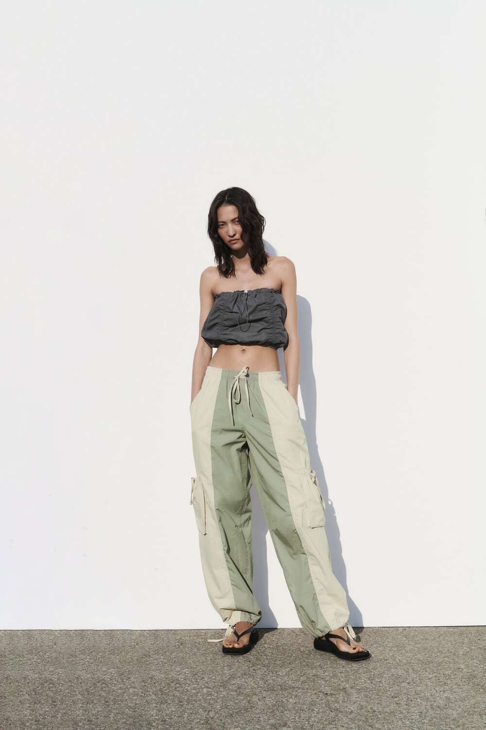 

Топ из технического габардина с пробкой ZARA, антрацитовый серый