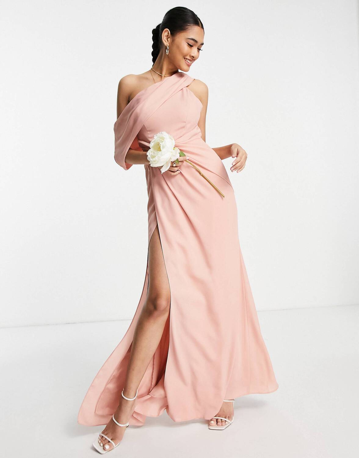 

Розовое платье макси с приспущенными плечами и юбкой со складками ASOS DESIGN Bridesmaid