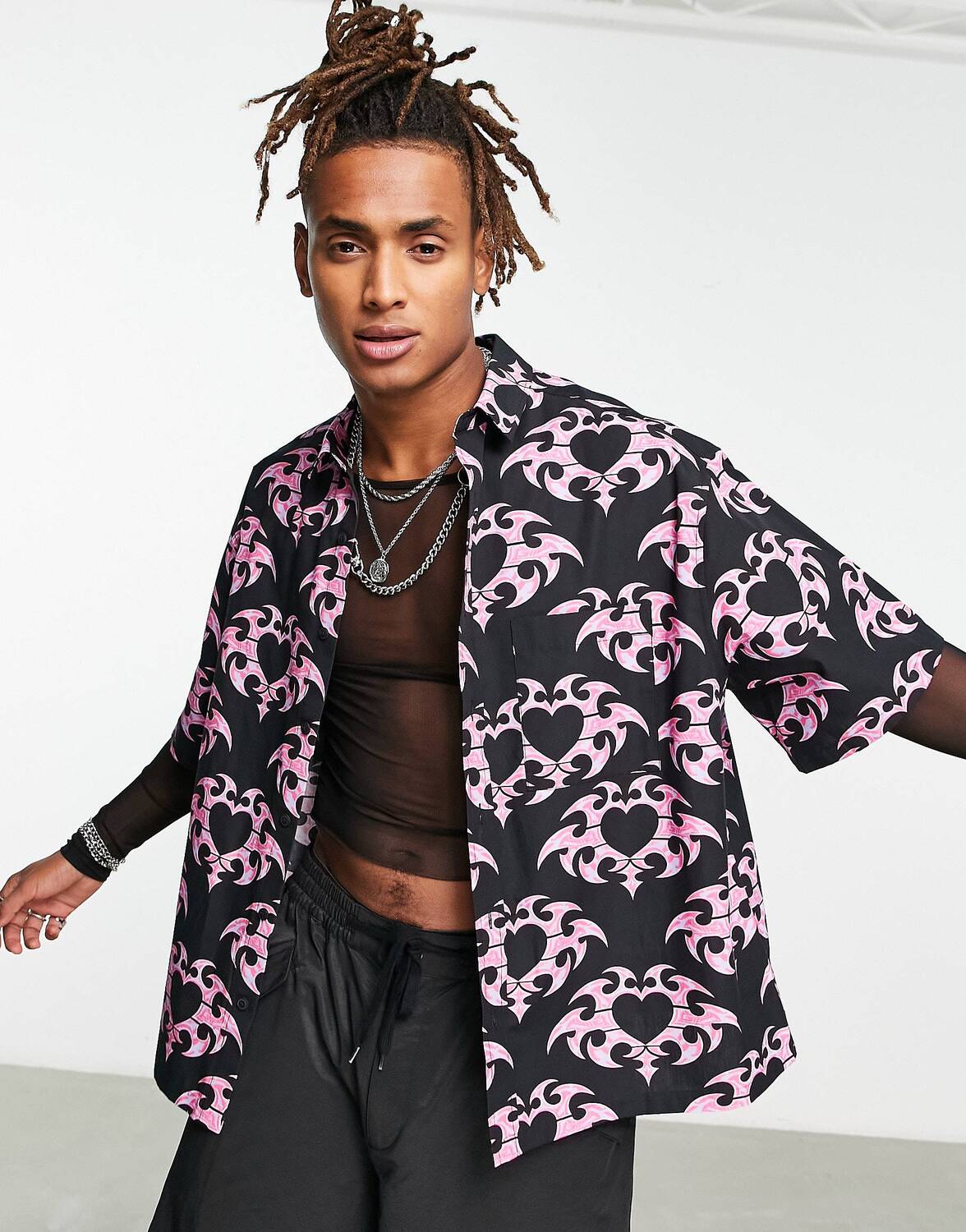 

Черная рубашка свободного кроя с татуировкой ASOS DESIGN