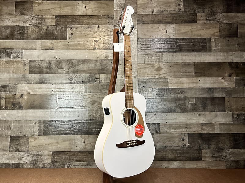 

Игрок Fender Malibu — Arctic Gold Fender Malibu Player - Arctic Gold