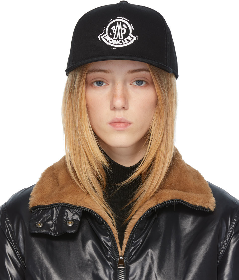 

Черная бейсболка с логотипом Moncler