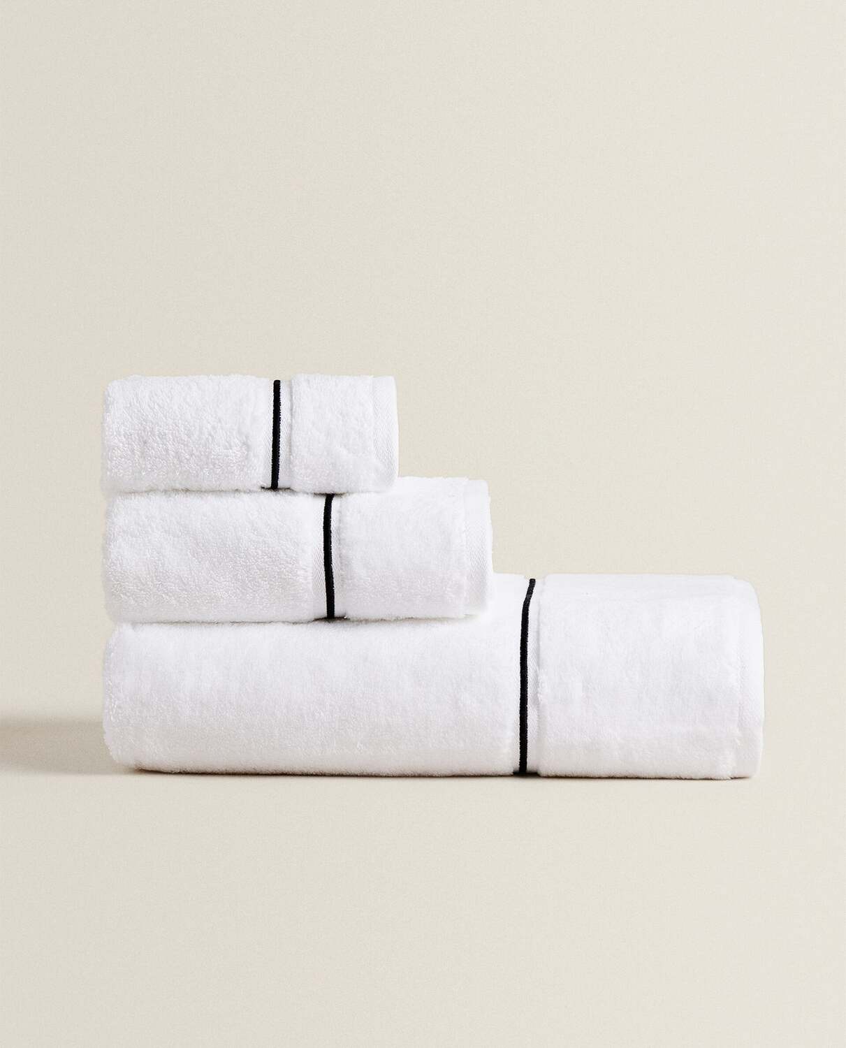

Полотенце с вышивкой Zara Home Embroidered Scalloped Edge, белый/черный