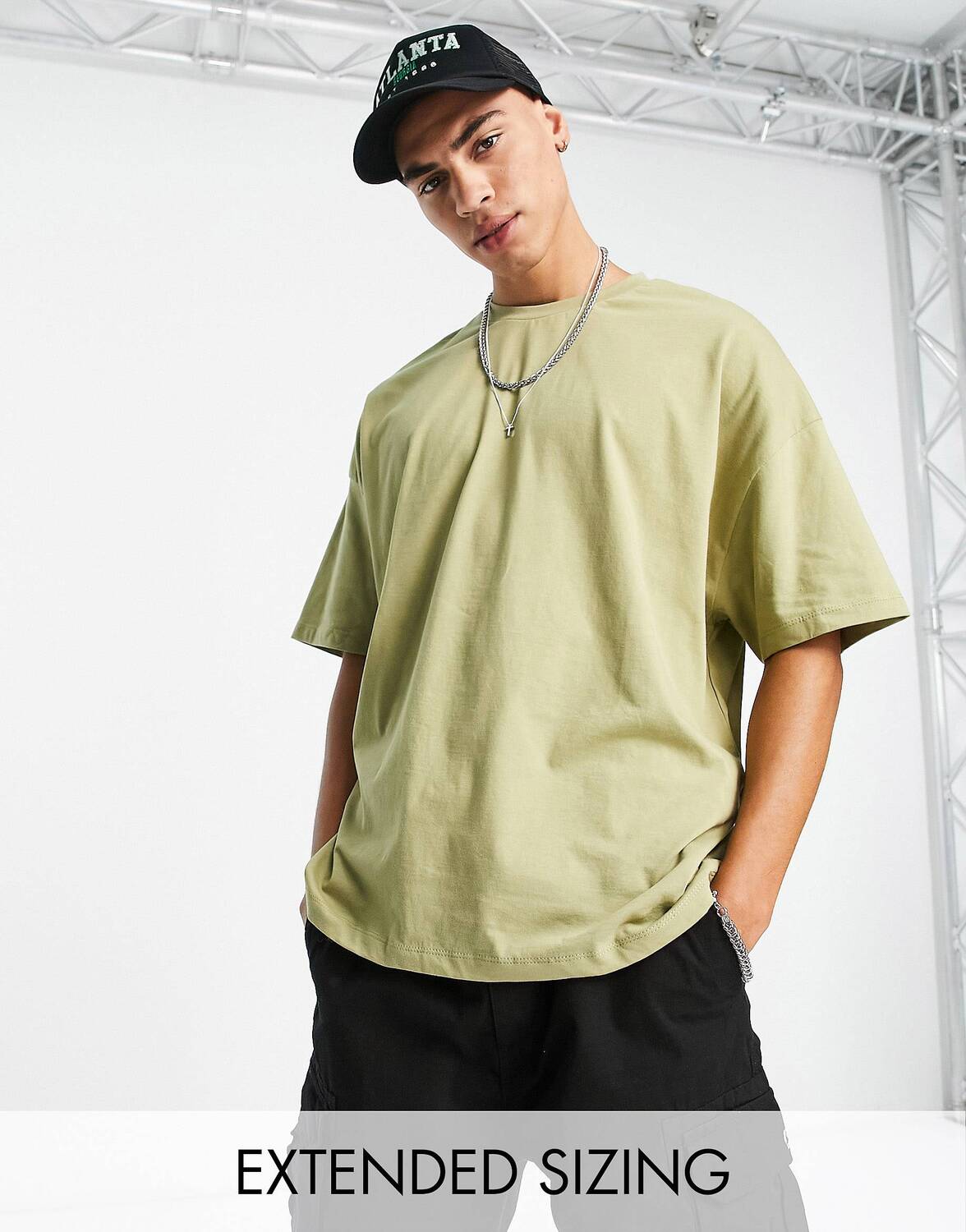 

Футболка оверсайз цвета хаки с круглым вырезом ASOS DESIGN