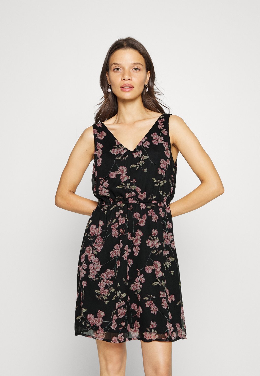 

Повседневное платье Vero Moda, черный