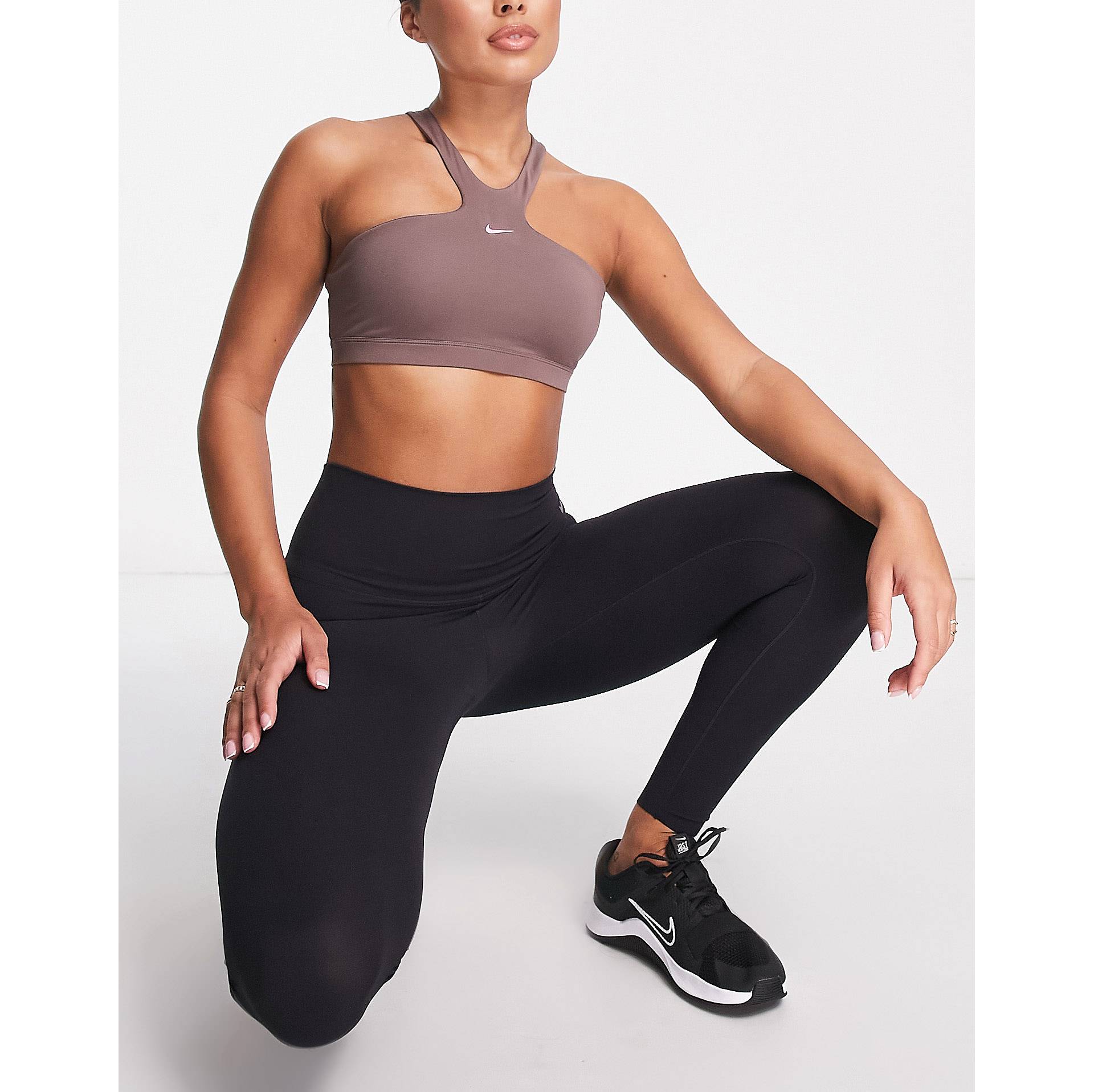 Nike Dri Fit лиф женский поддерживающий