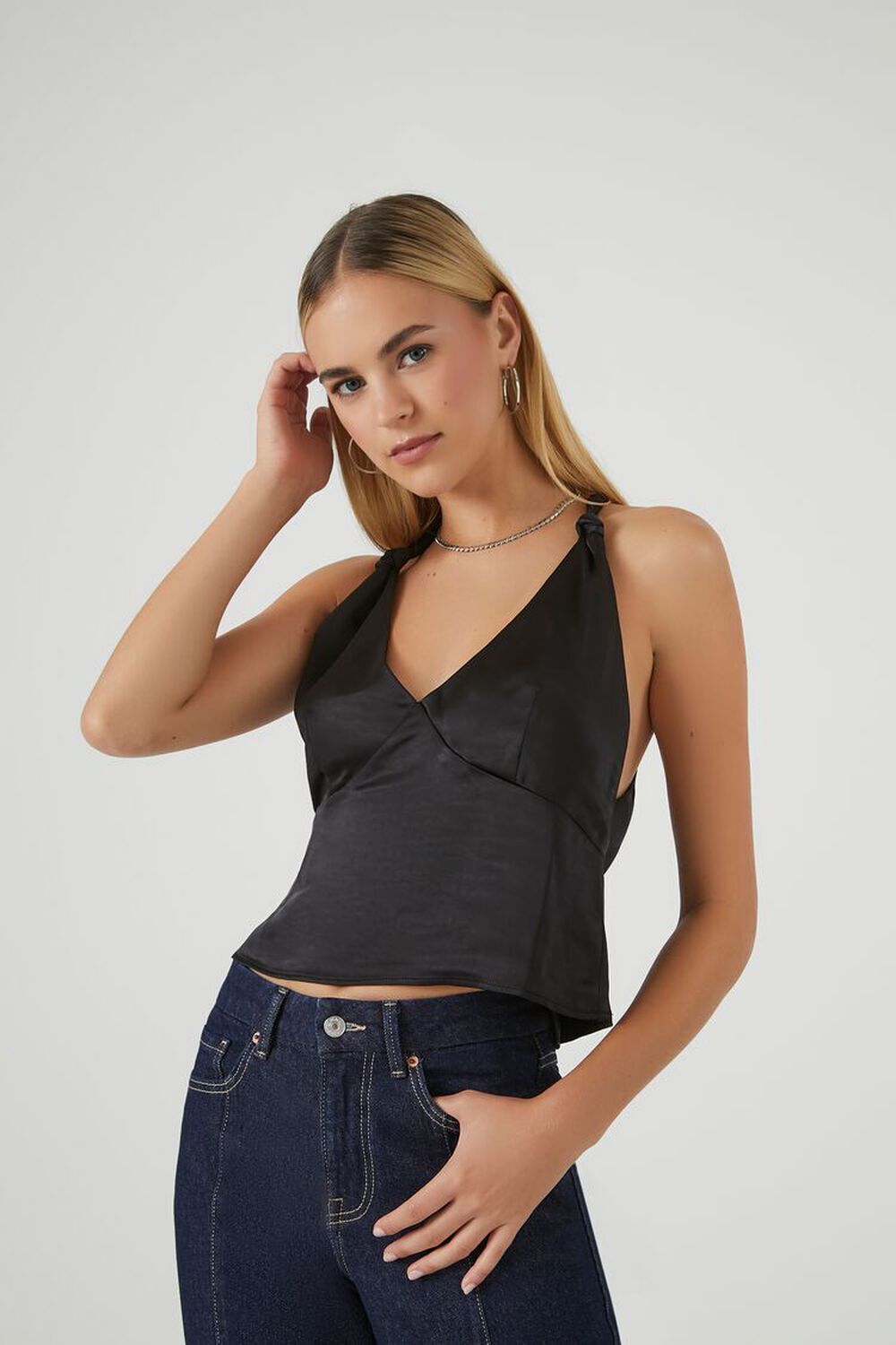 

Атласная майка с глубоким вырезом и завязками Forever 21, черный