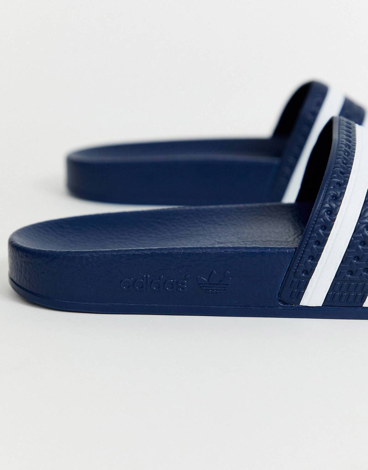 Шлепанцы adidas originals. Adidas Originals Adilette. Adidas Originals шлепанцы. Шлепки адидас оригинал. Шлёпки adidas Adilette 22
