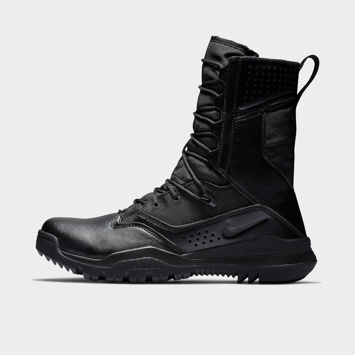 Oni sfb. Ботинки Nike SFB field 2. Nike SFB field 2 8 Tactical. Берцы Nike SFB. Тактические берцы найк.