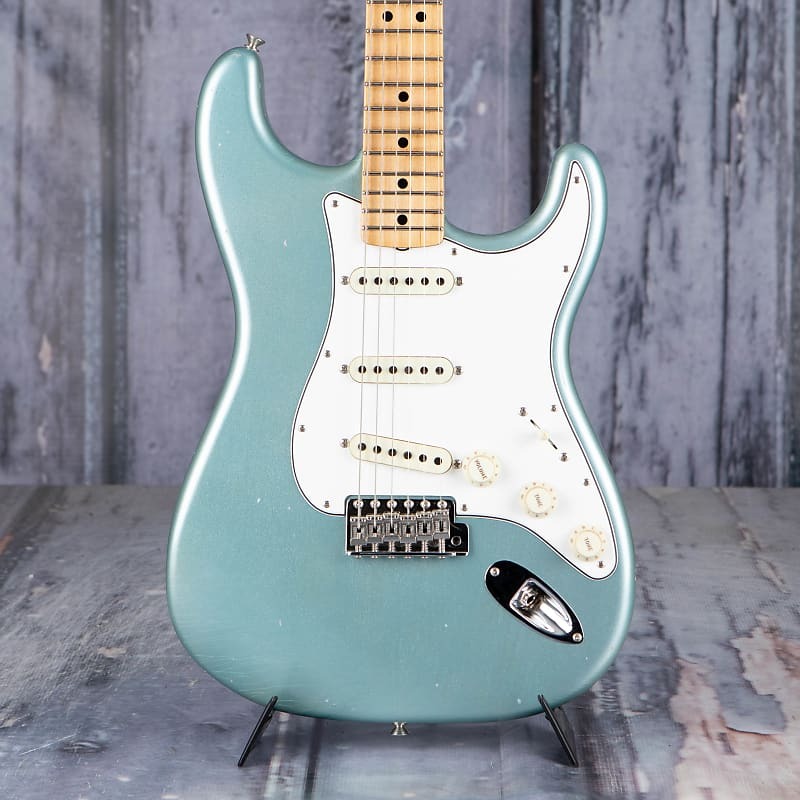 

Fender Custom Shop 1969 Stratocaster Journeyman Relic Closet Classic, Aged Fire Mist Silver