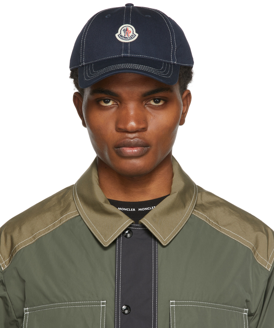 

Темно-синяя кепка с логотипом Moncler