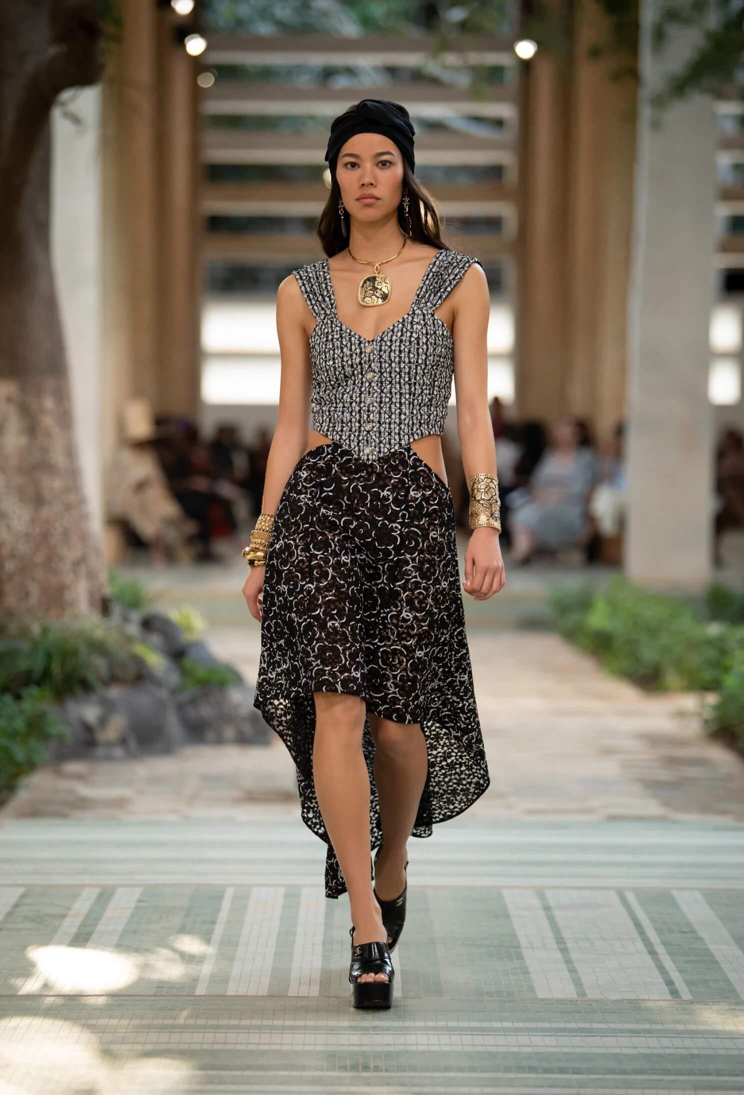 

Платье Chanel Silk Taffetas, Cotton & Lace, белый/черный