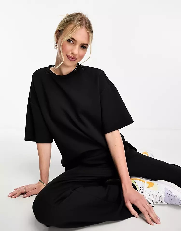 

Чёрный супермягкий топ из джерси оверсайз Vero Moda, черный