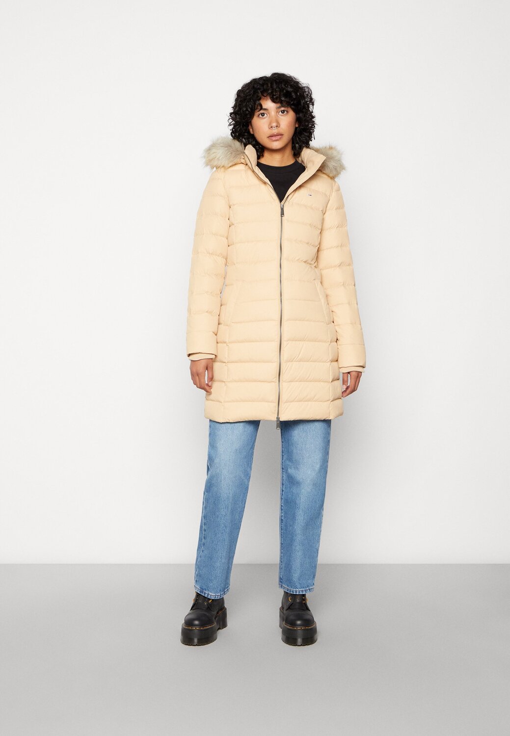 

Пуховик Tommy Jeans, trench