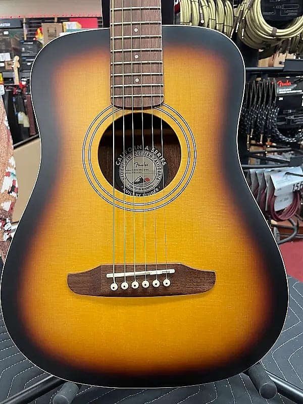 

Fender REDONDO MINI С СУМКОЙ Sunburst REDONDO MINI WITH BAG Sunburst