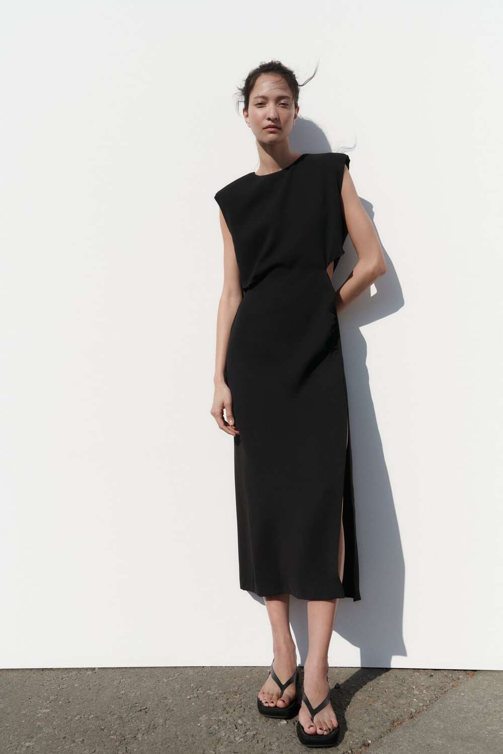 

Платье миди с вырезами ZARA, черный