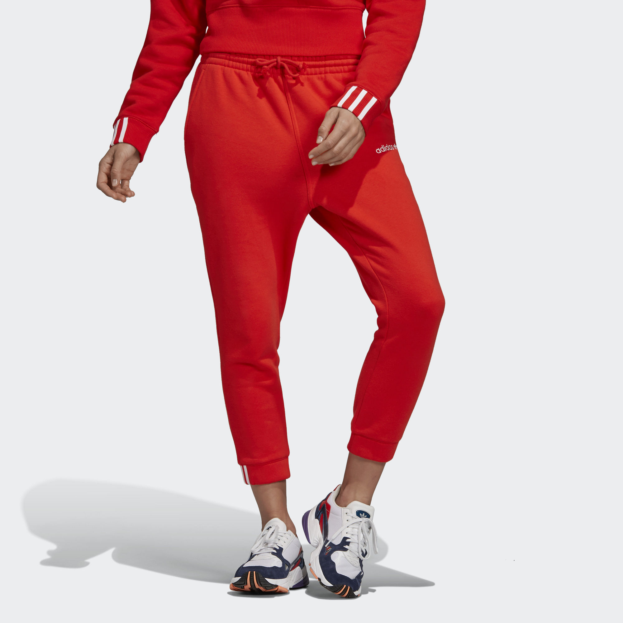 Красные штаны адидас. Брюки coeeze adidas Originals. Adidas Originals Red штаны. Красные спортивные штаны адидас. Красные штаны адидас женские.
