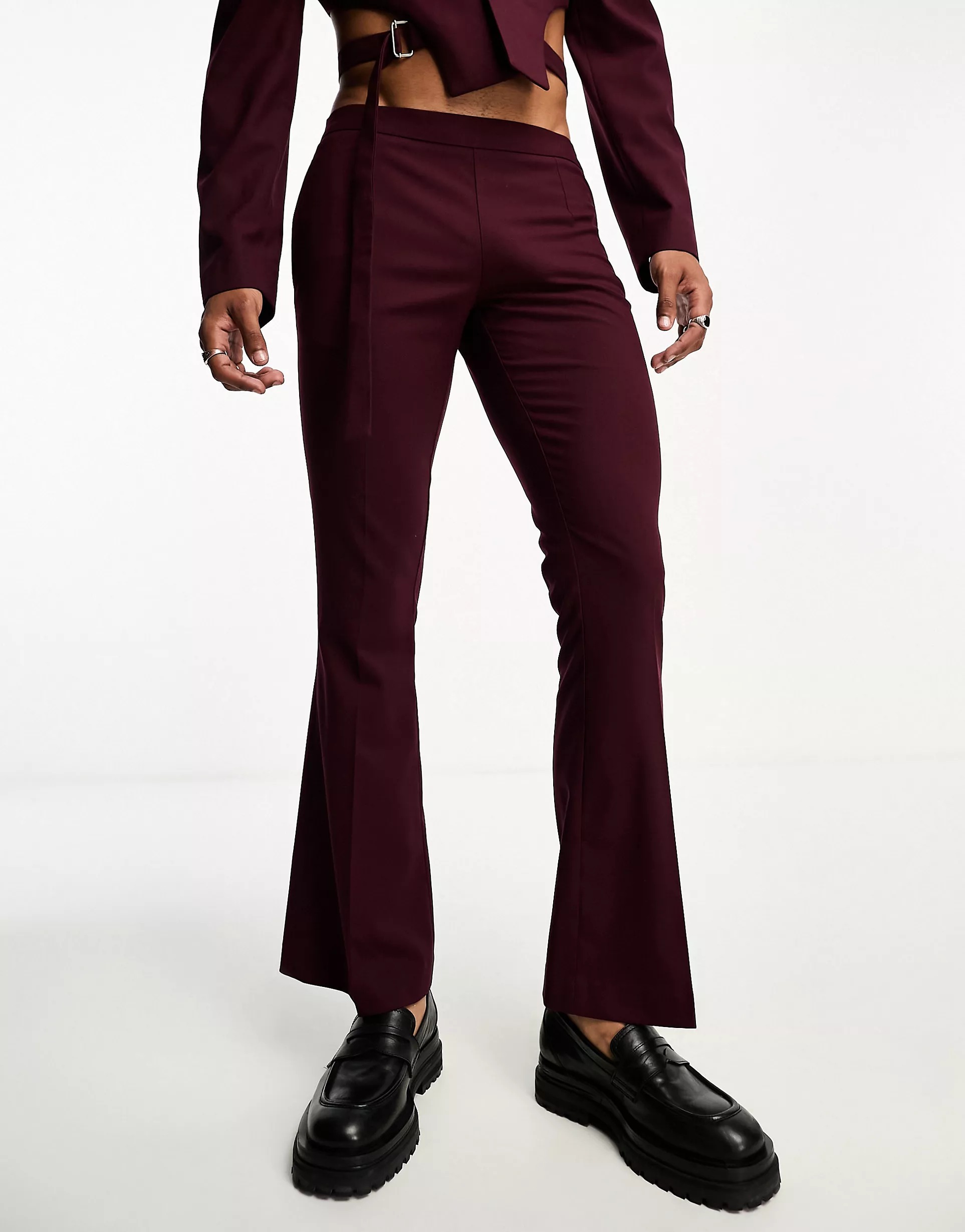 цена Брюки Asos Design Low Rise Flare Suit, бордовый