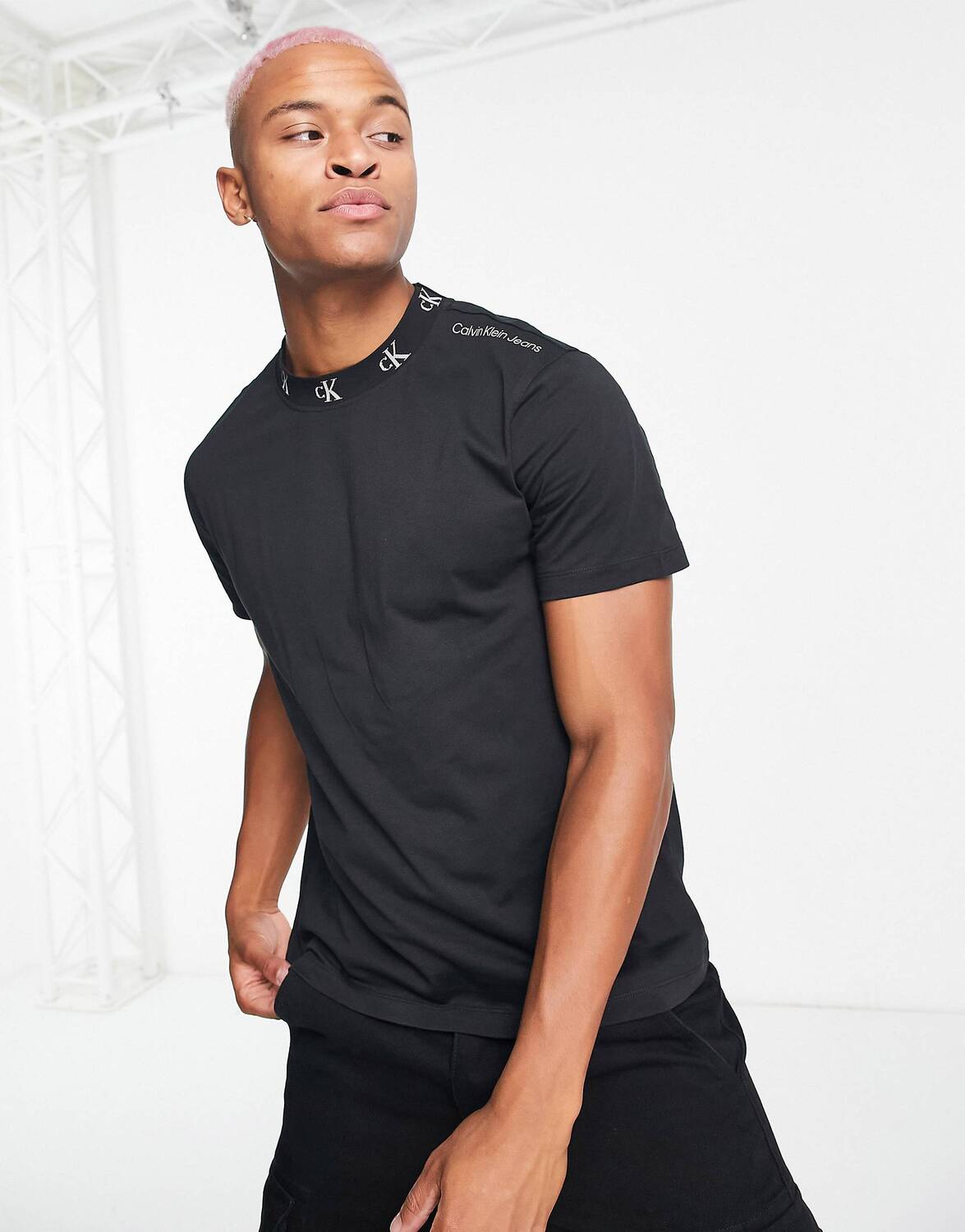 

Черная жаккардовая футболка с логотипом Calvin Klein Jeans