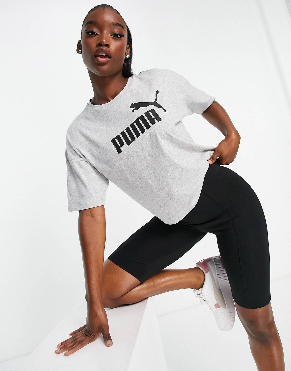 

Серая укороченная футболка с логотипом Puma Essentials