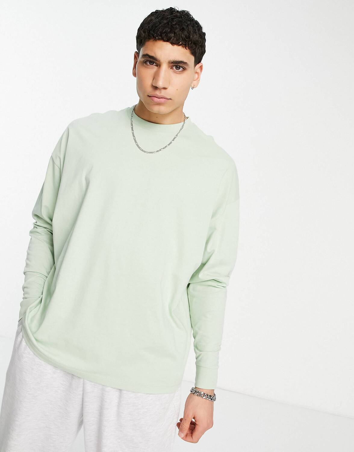 

Светло-зеленая футболка оверсайз с длинным рукавом ASOS DESIGN