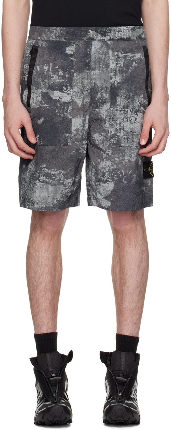 

Серые шорты на кулиске Stone Island