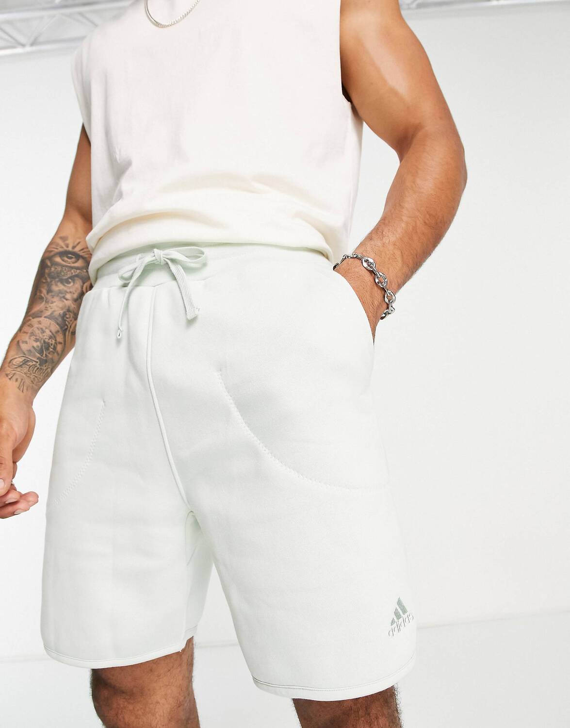 

Мятно-зеленые шорты adidas Sportswear Lounge
