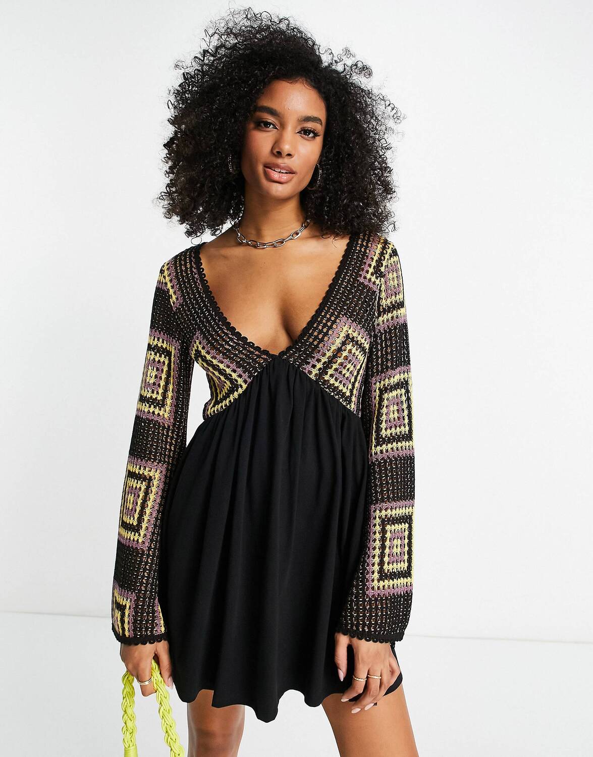 

Черное платье мини крючком с расклешенными рукавами ASOS DESIGN