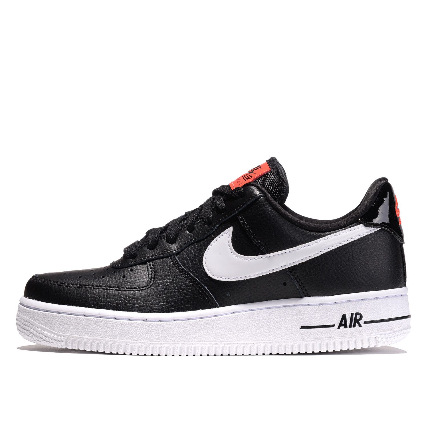 

Женские кроссовки Nike Air Force 1 '07 SE, черный/белый