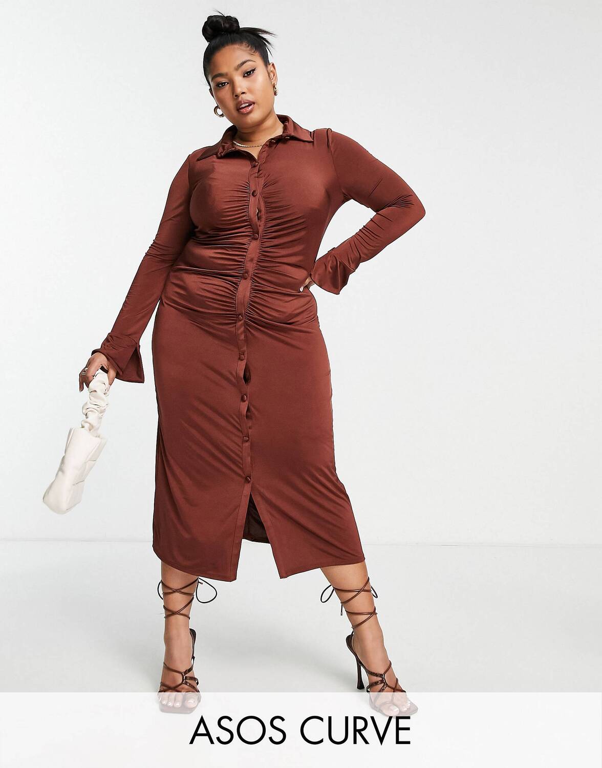 

Коричневое приталенное платье-рубашка миди с рюшами ASOS DESIGN Curve