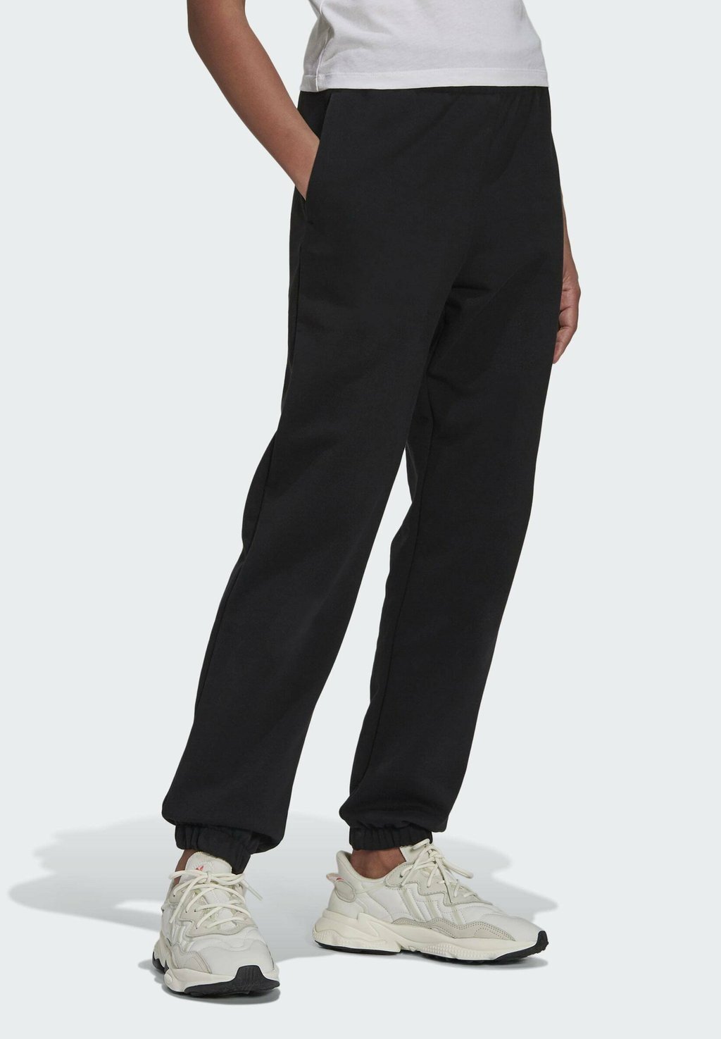 

Брюки adidas Originals, черный