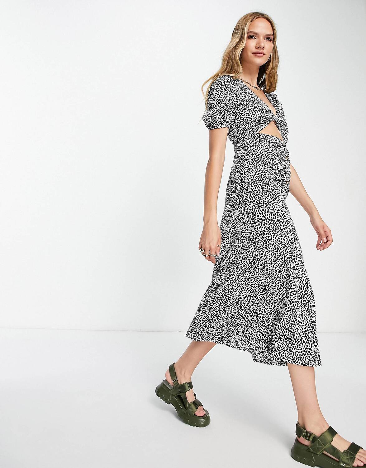 

Платье миди с короткими рукавами и пуговицами ASOS DESIGN