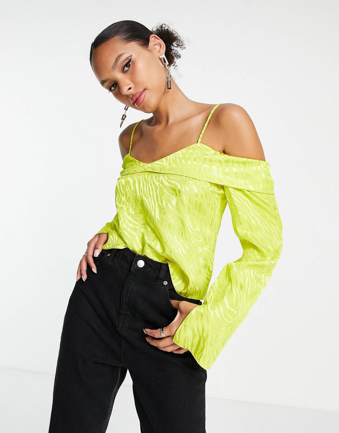 

Жаккардовая блуза с открытыми плечами ASOS DESIGN