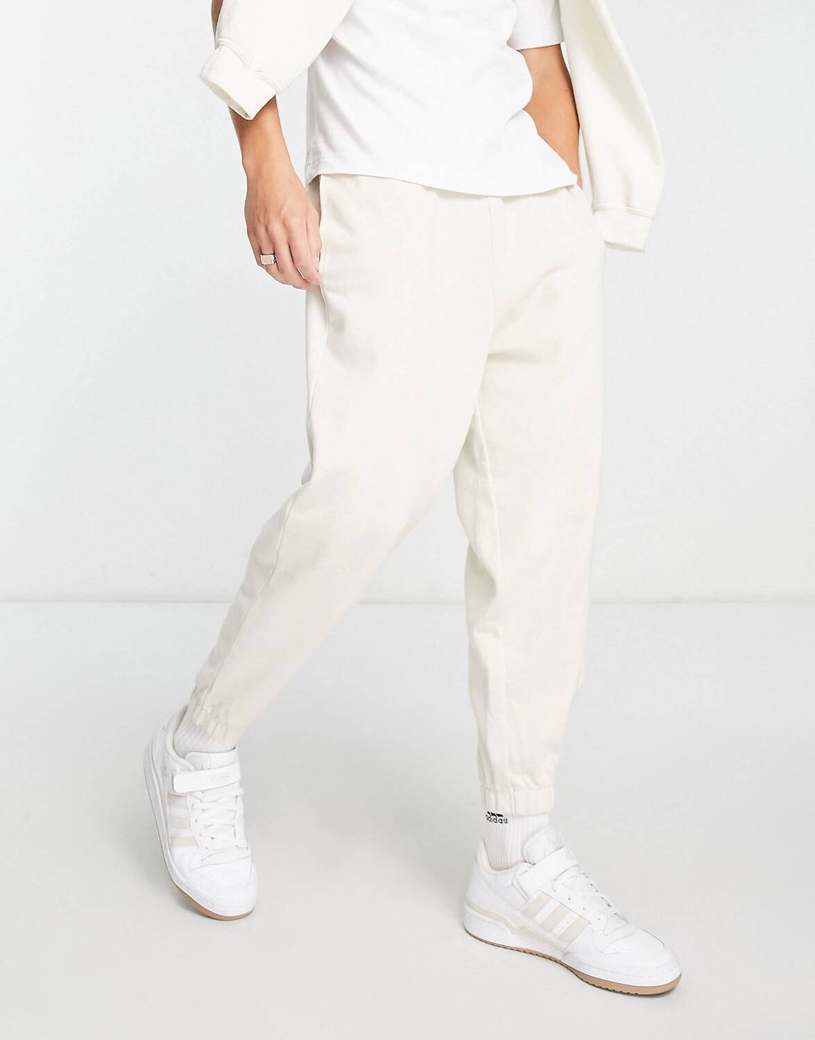 

Бежевые джоггеры оверсайз ASOS DESIGN