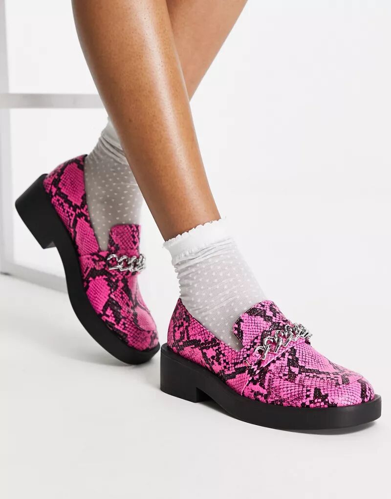 

Розовые лоферы на плоской подошве ASOS Melba со змеиным принтом и цепочкой в ​​виде сердечек