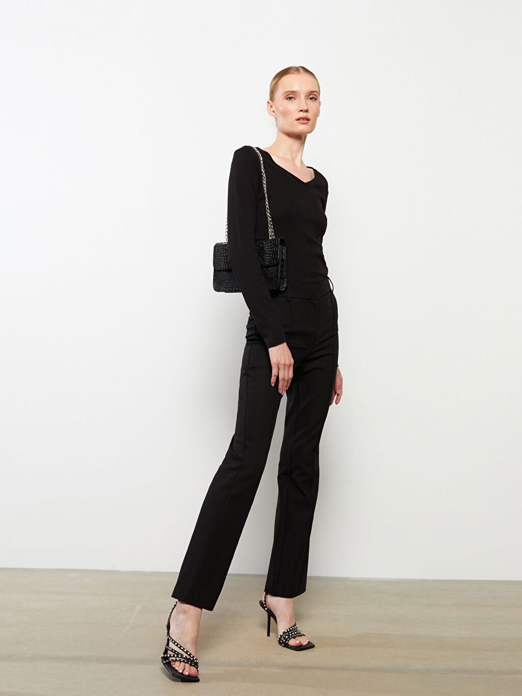 

Прямые женские брюки Slim Fit LC Waikiki Basic, Черный