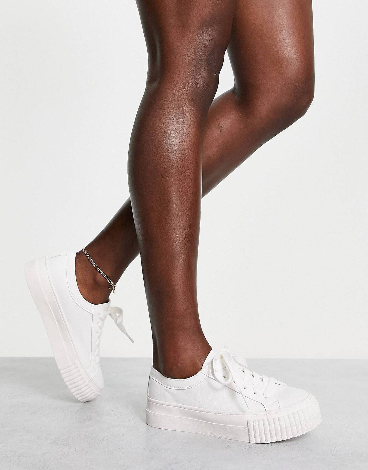 

Белые парусиновые кроссовки на плоской подошве ASOS DESIGN Diego