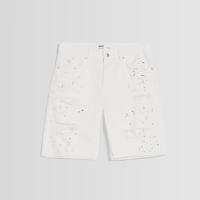 

Джинсовые шорты Bershka Ripped Bermuda With Paint Splatter, белый