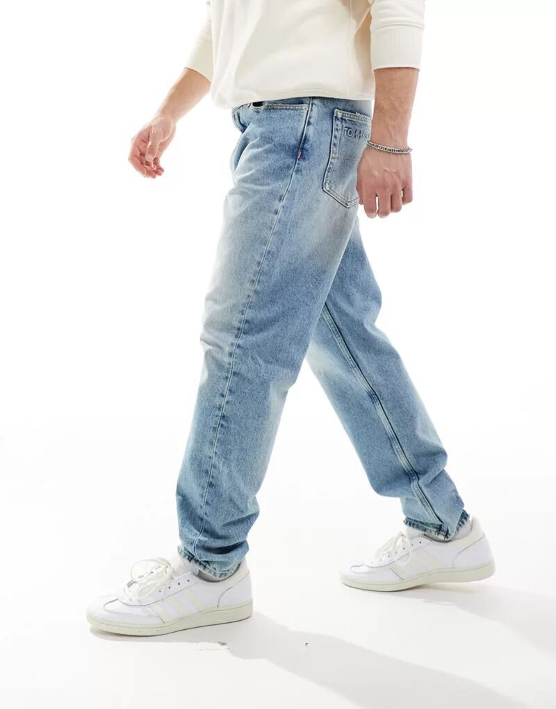 

Tommy Jeans – Isaac – легкие потертые зауженные джинсы повседневного кроя