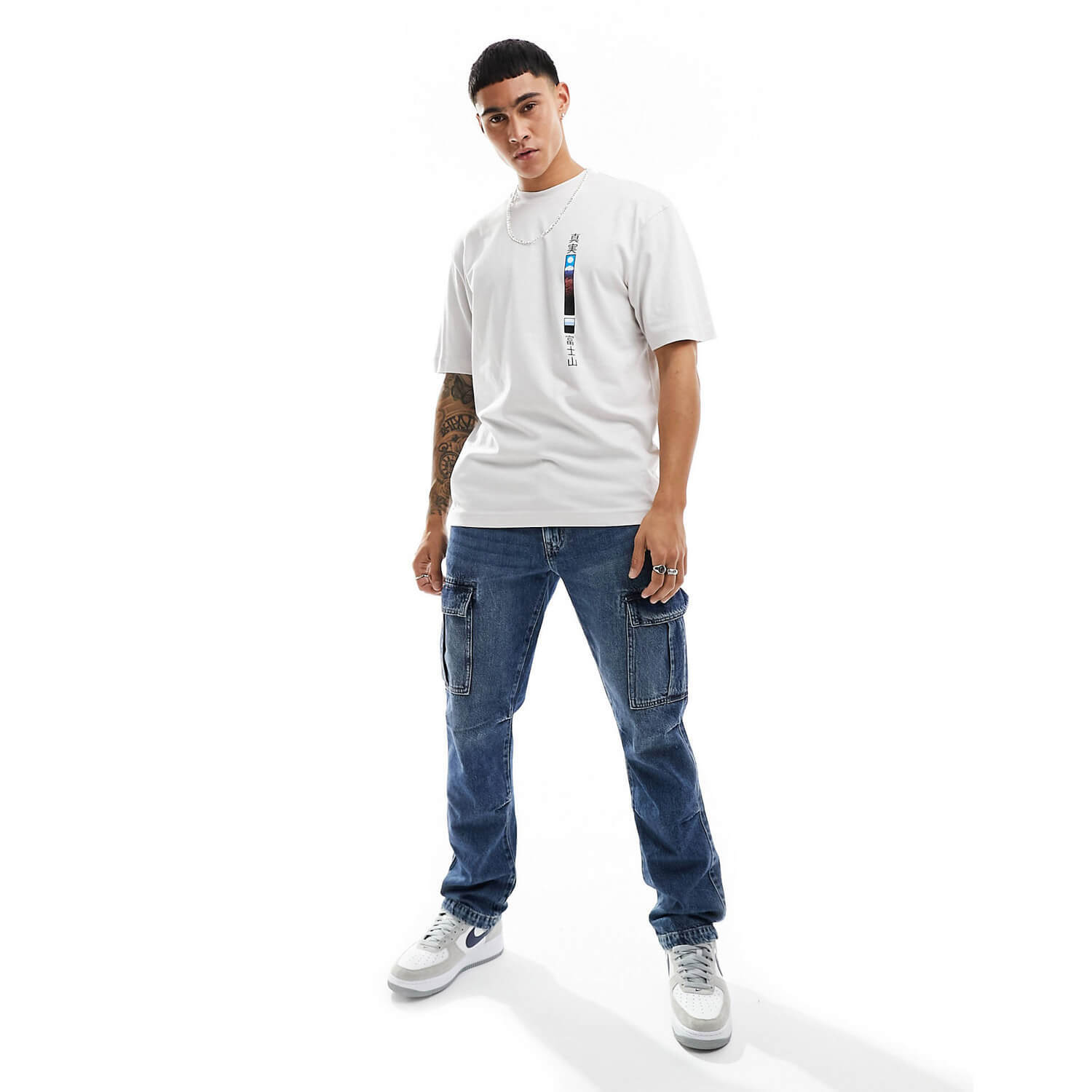 

Футболка River Island Regular Fit Graphic Spine, светло-серый