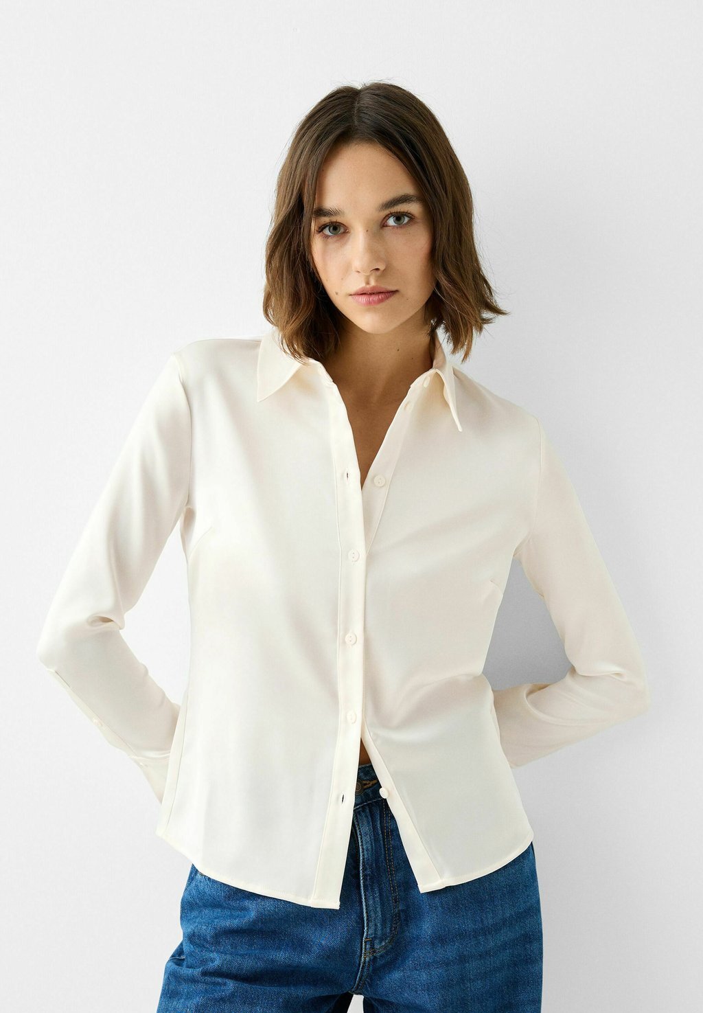 

Блузка-рубашка WITH BELL SLEEVES Bershka, цвет white