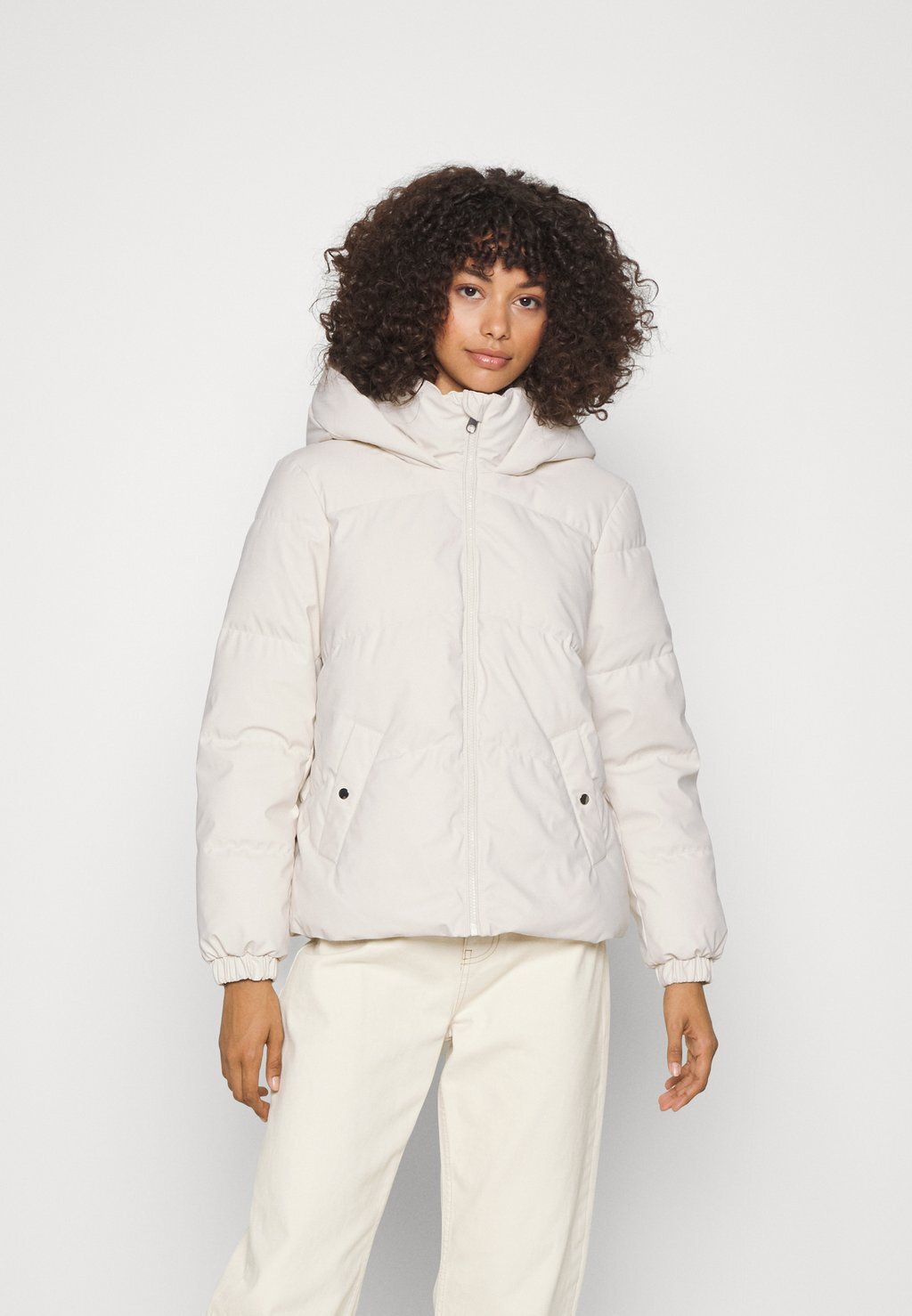 

Зимняя куртка Vero Moda ВМГРЕТА КОРОТКОКРУТНАЯ, цвет birch