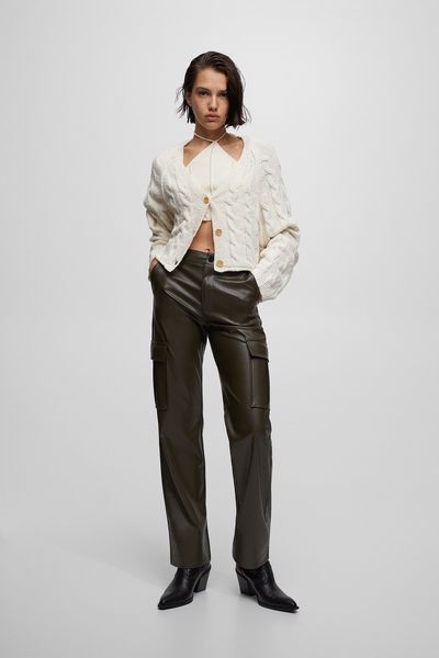 

Брюки карго из искусственной кожи PULL&BEAR