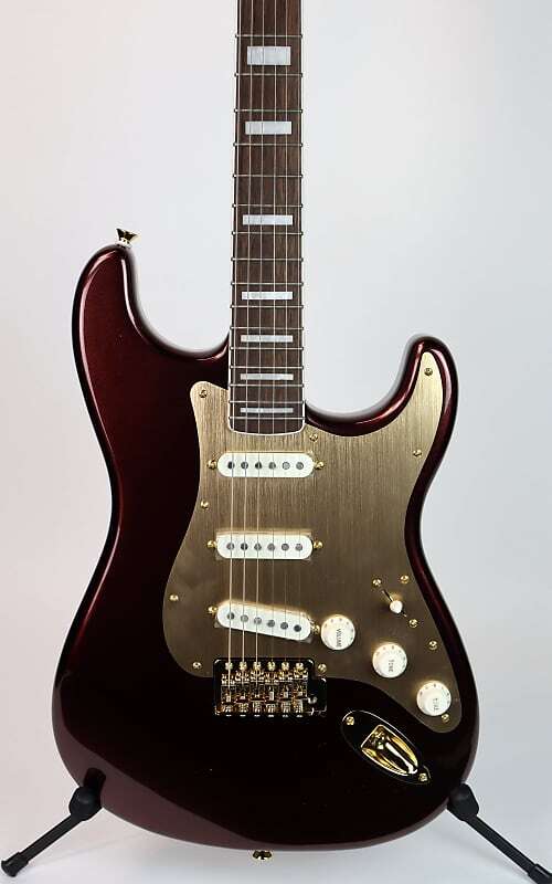 

Squier 40th Anniversary Stratocaster Gold Edition Ruby Red Metallic