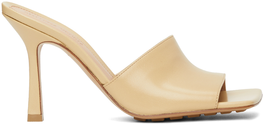 

Бежевые эластичные мюли на каблуке Bottega Veneta